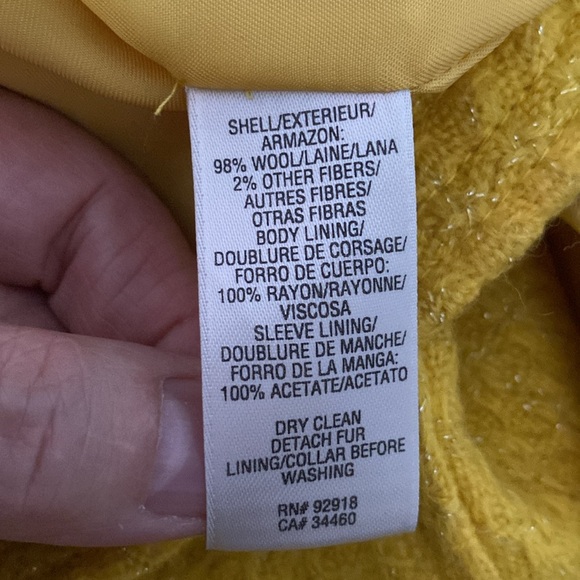 RARE!! Juicy Couture canary yellow 98% wool, detachable faux fur, button down M - Picture 10 of 17